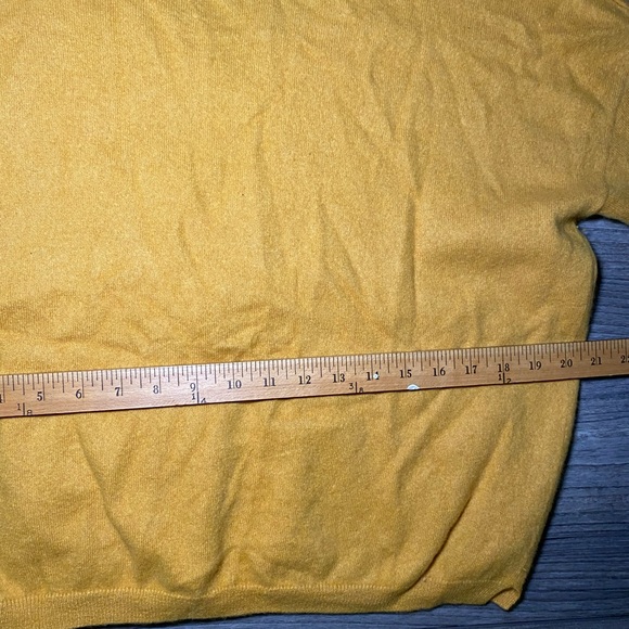 EUC Poles Madison Montagut Soft Mustard V Neck Long Sleeve Sweater - Picture 9 of 10